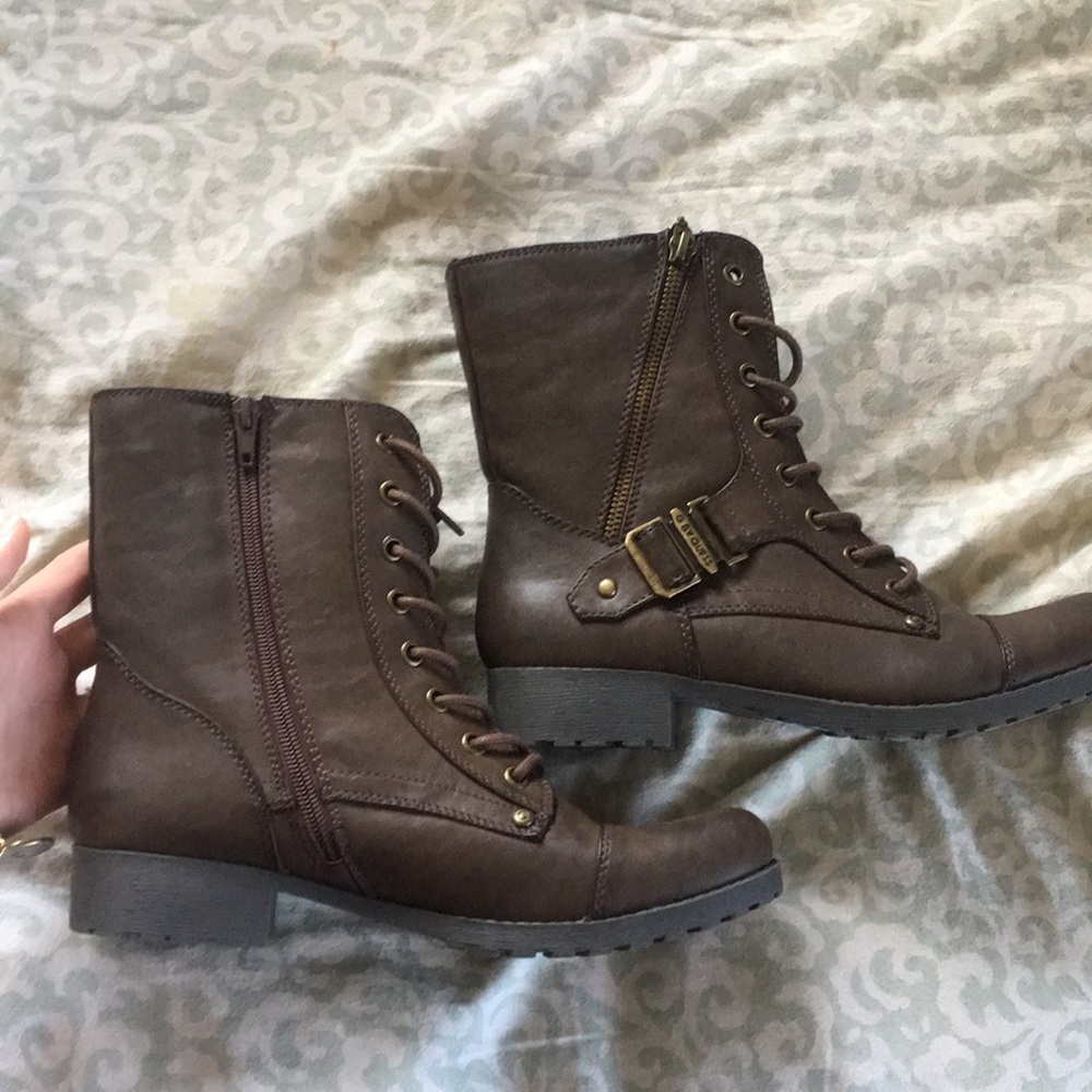 Combat boots